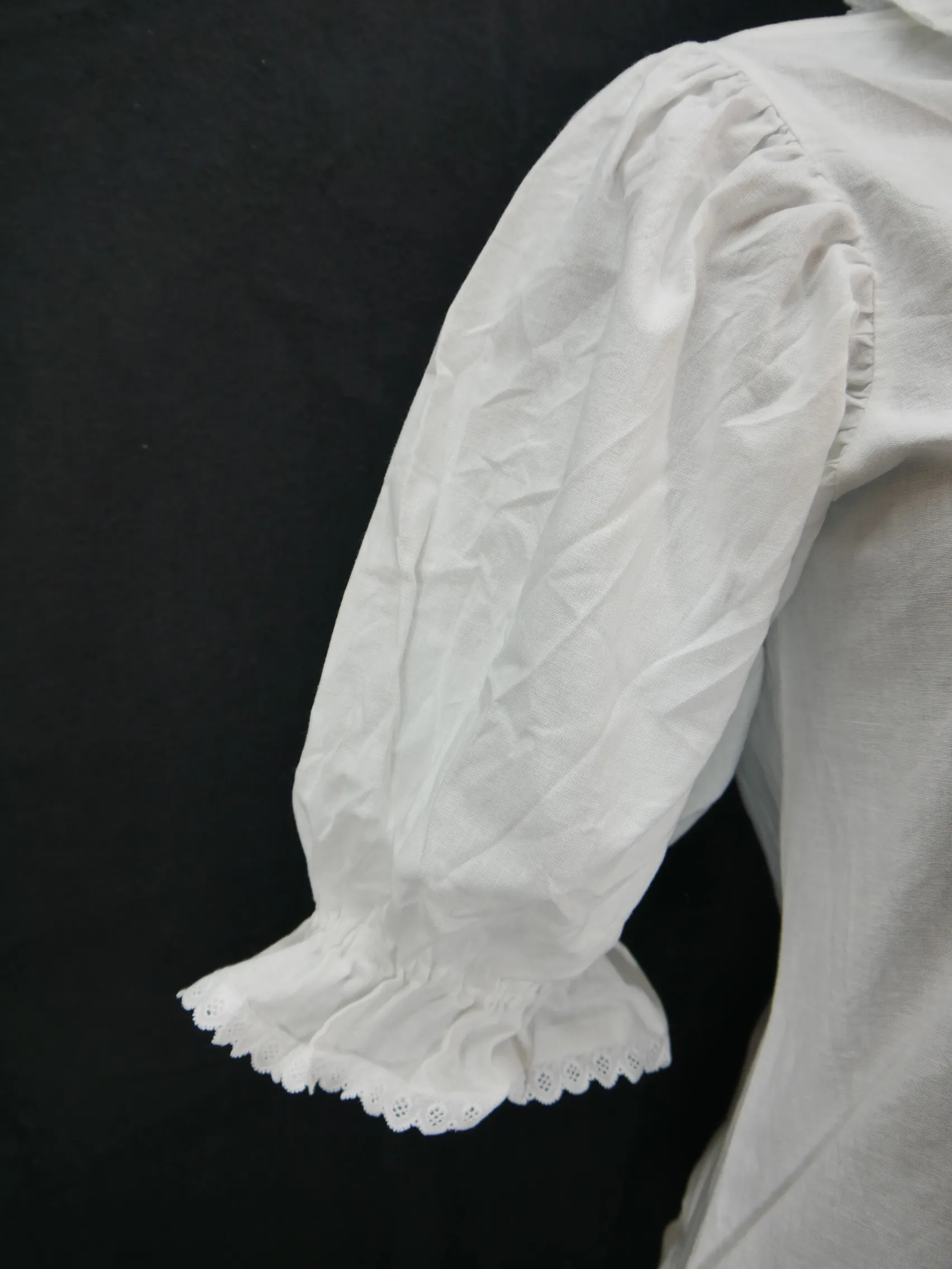 Gr.36 Trachtenbluse weiß Bluse Baumwolle mit Stickerei und Spitze TB7301