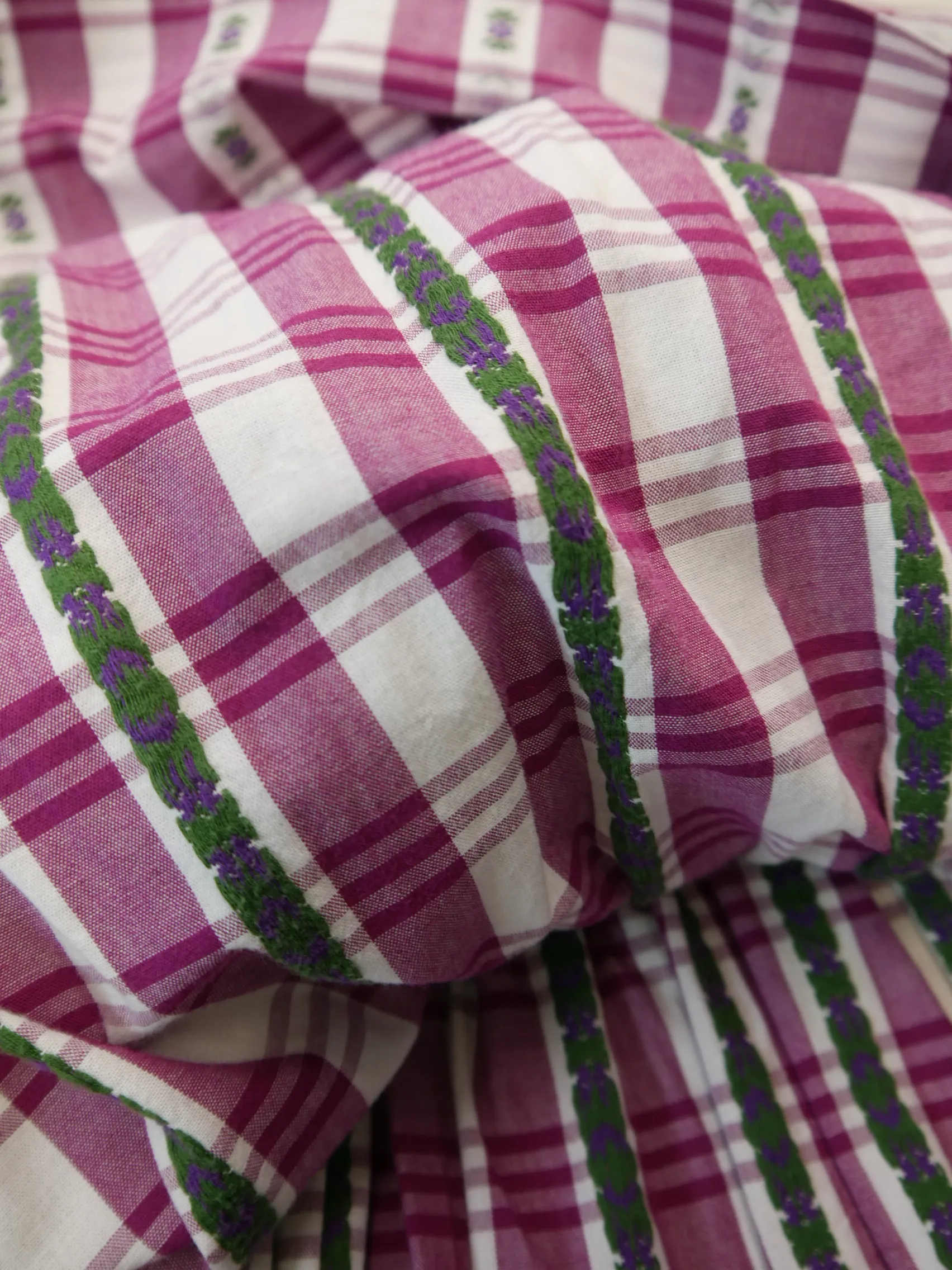 Handgenäht Baumwolle mit wunderschönem Webmuster süßes Dirndl mit Schürze Gr.36